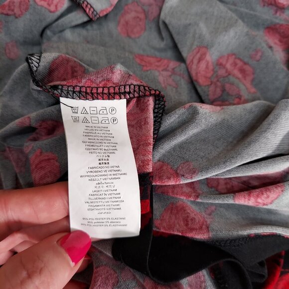 Womens Off-Shoulder Black & Red Floral Peplum Blouse - Picture 12 of 12